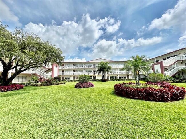 Photo - 133 Fanshaw D Condo Unit 133