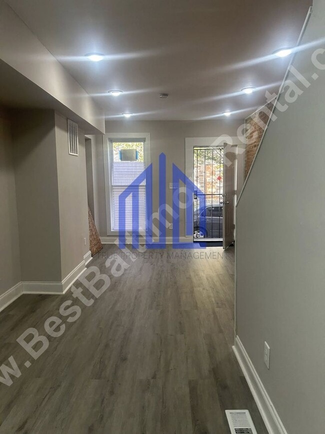 1823 Ramsay St