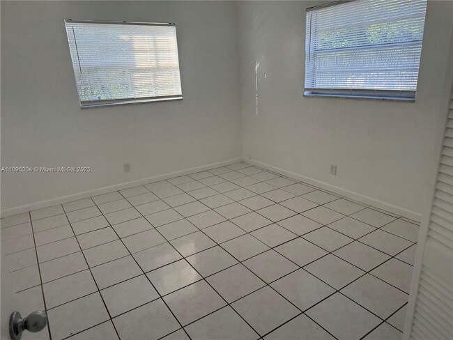 Photo - $2,100MONTHY;2008 PIERCE ST #3 HOLLYWOOD, ...