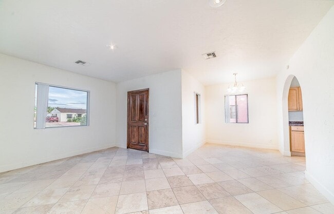 Photo - 2925 E Lester St
