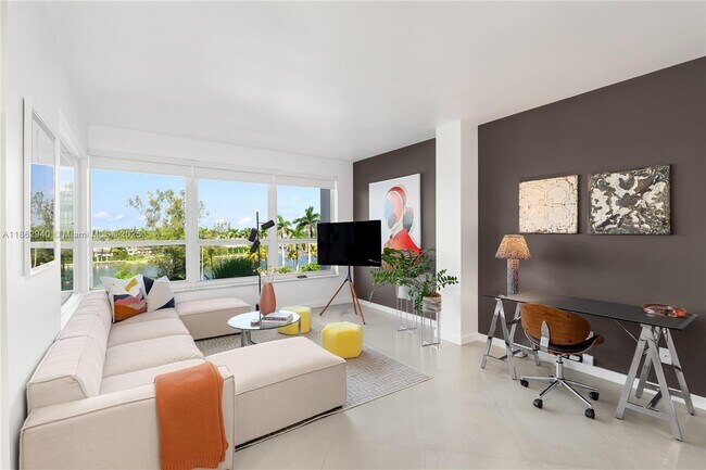 Photo - 4925 Collins Ave Unit 4H