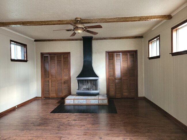 Photo - "Spacious 3-Bed Haven with Hardwood Floors in Huntsville – 2115 Sq Ft of Comfort!"