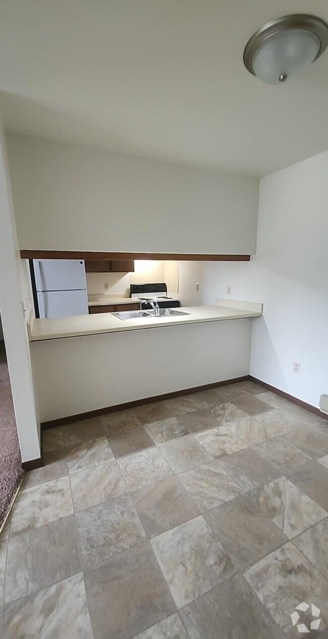 Building Photo - 931 Oconto Ave Unit 104 Rental