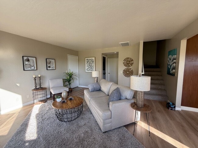 Building Photo - Light-Filled Modern 3 Bedroom Townhome