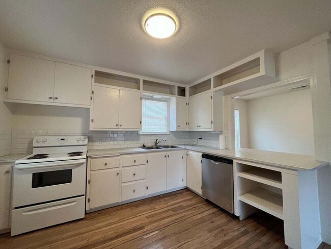 Photo - 2608 42nd St