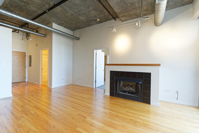 933 W Van Buren St