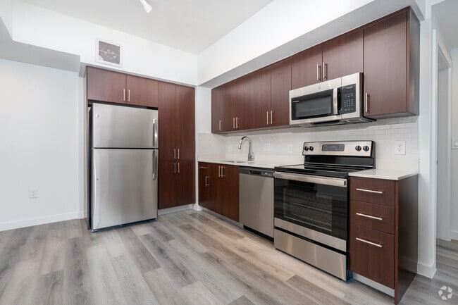3 habitaciones, 2 baños, 1021 pies cuadrados, cocina