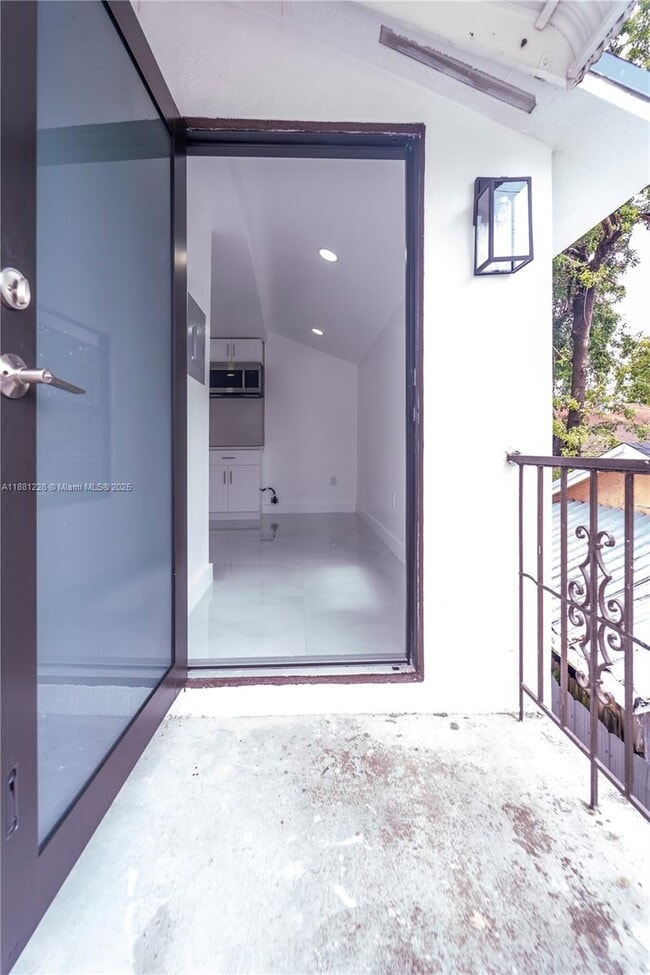 Photo - 1847 NW 18th Ave Unidad 2