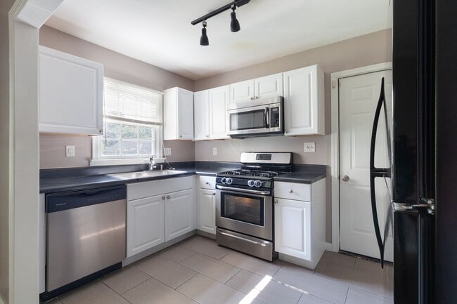 Building Photo - Charming Renovated Bungalow in Grove Park ... Rental