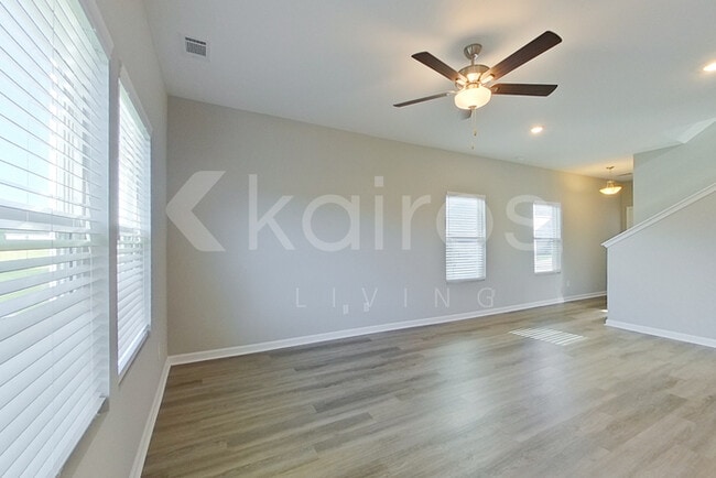 Photo - 928 Silent Barge Cv