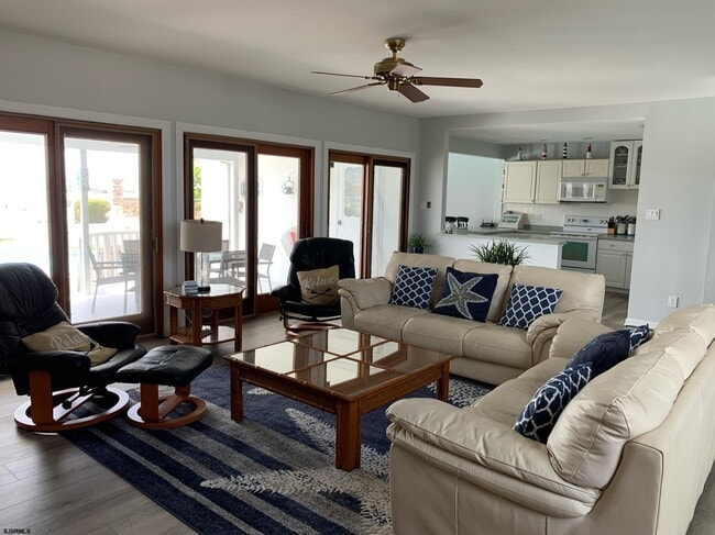 Photo - 540 W Shore Dr