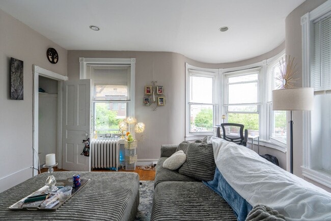 Photo - Melrose section 1 bed very spacious Unit 1601 Jackson 3rd Fl