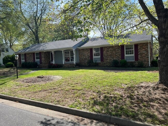 Photo - 1530 Featherstone Dr