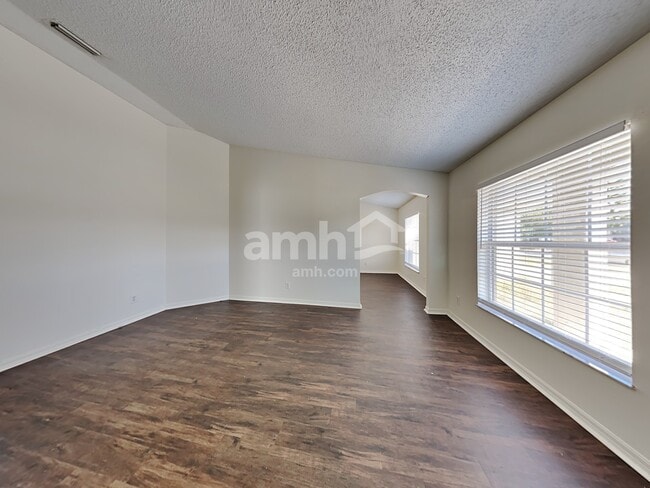 Photo - 581 NW Goldcoast Ave