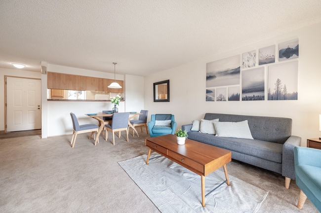 2x2 - Living Room