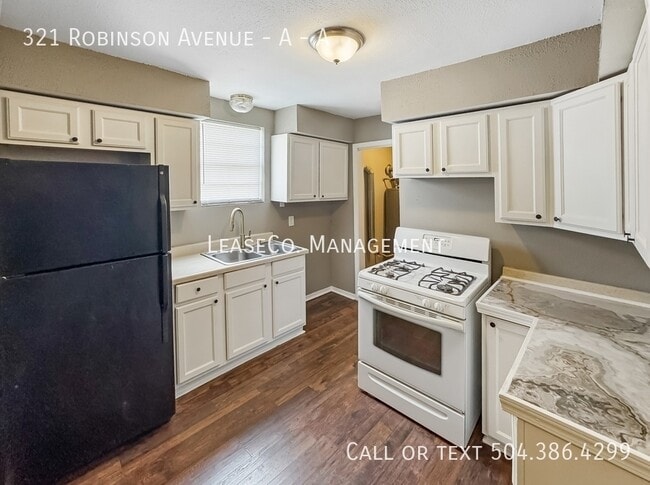 Photo - 321 Robinson Ave