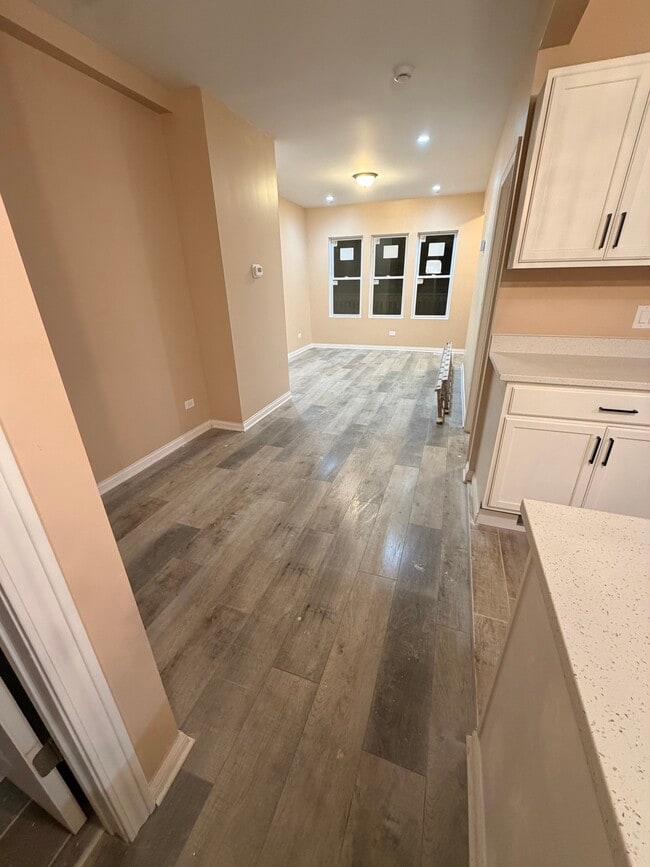 Photo - 6741 S Bishop St