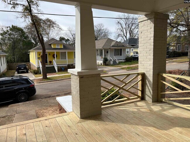 Photo - 2808 Clark St