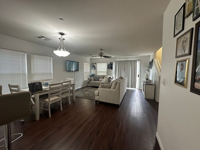 Photo - 3-bedroom, 2.5-bathroom home in Henderson