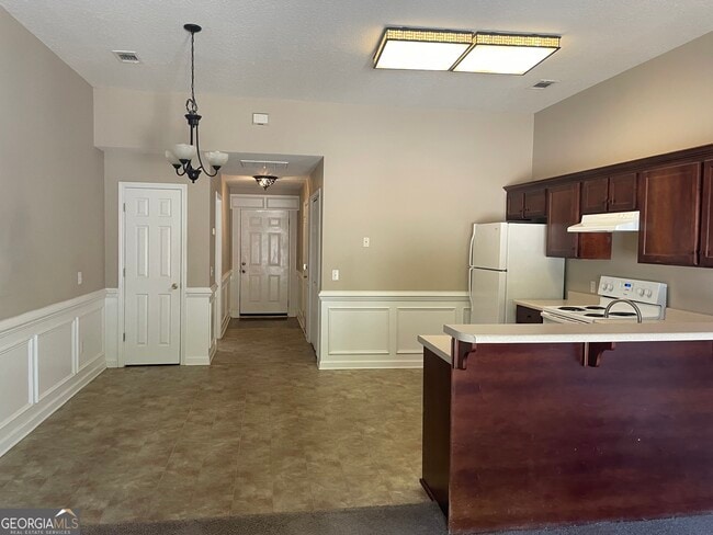 Photo - 140 Auburn Cir