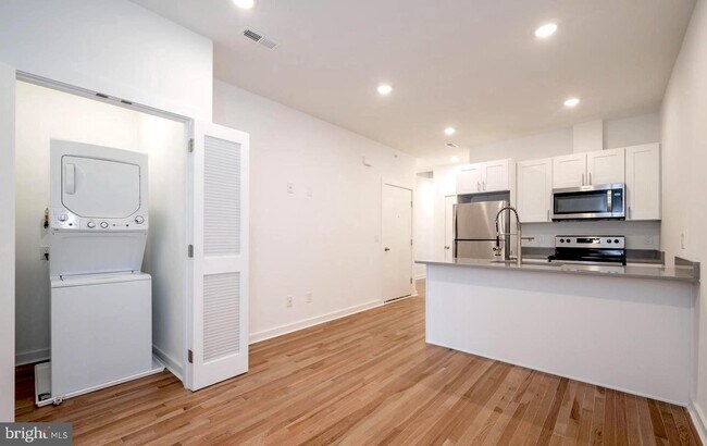 Photo - 725 N 39th St Apartment Unit 3