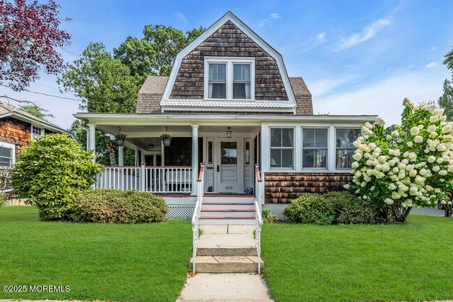 Photo - 600 St Clair Ave