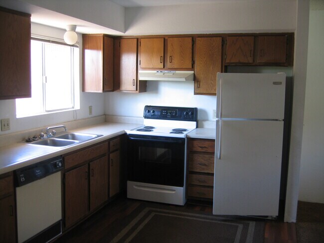 Photo - 1119 E 12th St Apartments Unit C