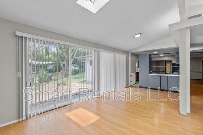 Photo - 12 Country Ln