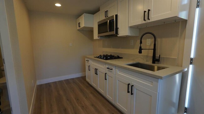 Photo - 5650 San Vincente Way Unidad B