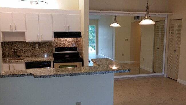 Cocina / Comedor - 4760 NW 102nd Ave Unidad 208