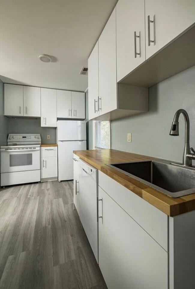 Photo - 355 Saint Clair Ave Unit 355 Saint Clair