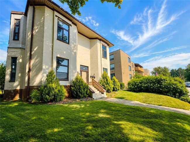 Photo - 735 N Highland Ave Unit 2