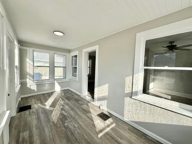 Photo - 1363 E 15th St