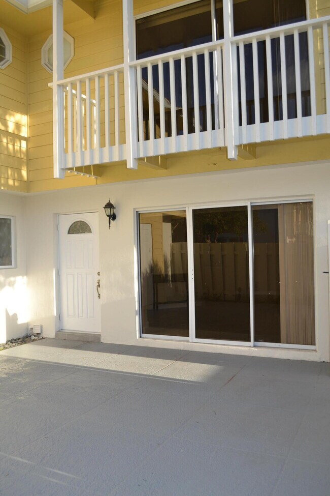 176 Seabreeze Cir