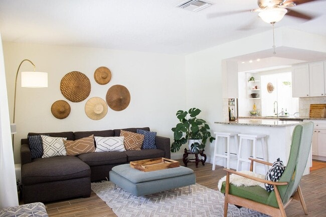 Photo - 556 NW 15th Ct