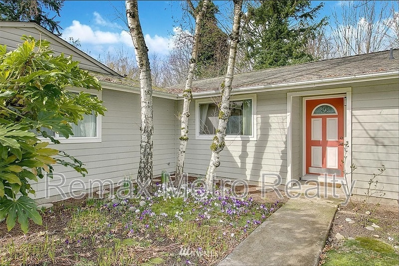 Photo - 2400 SE 19th St