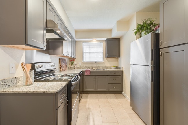 Kitchen - 303 Skyline Rd Unit D