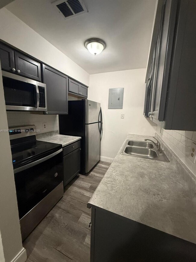 Building Photo - 4121 NW 30th Terrace Unit 3 Rental