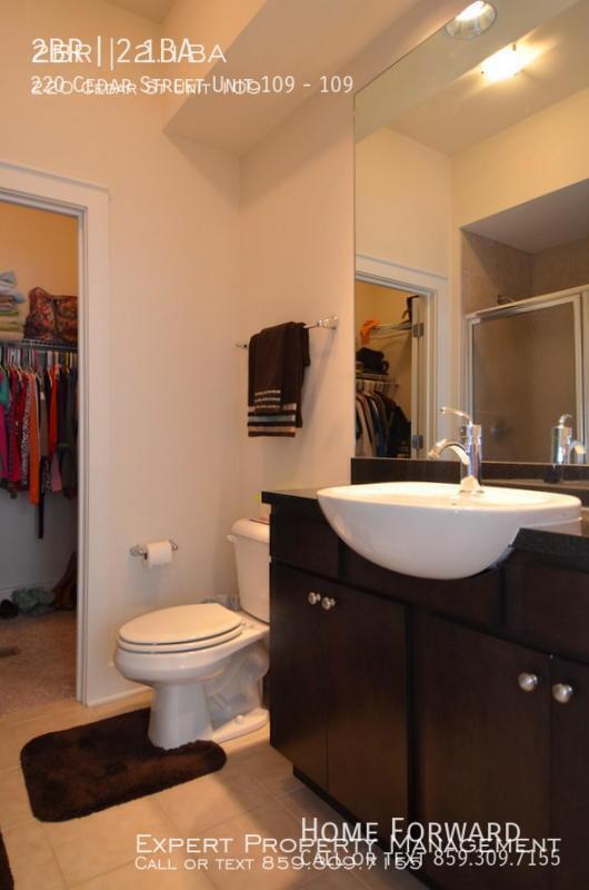 Photo - 220 Cedar St