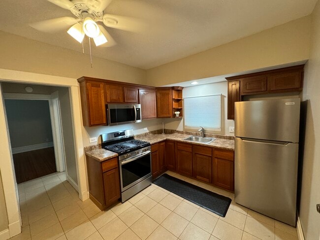 kitchen - 617 Delles Rd Unit D