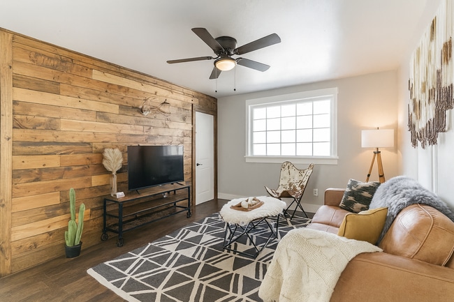 Photo - 313 W San Miguel St