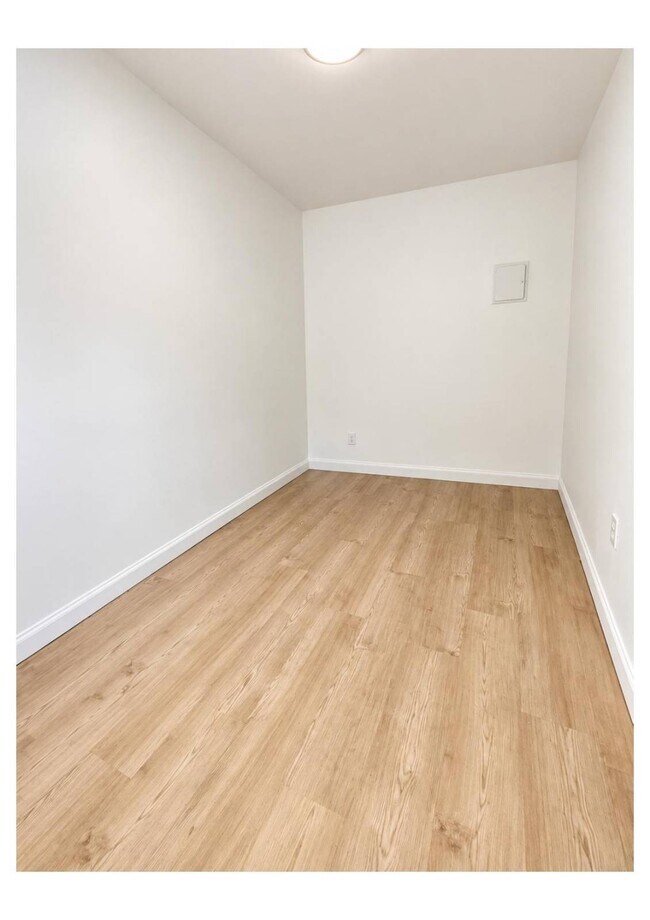 83-33 Beverly Rd