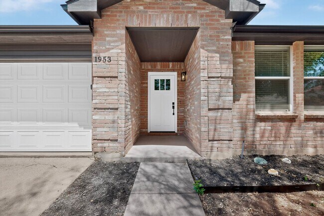 1953 Riverchase Ln