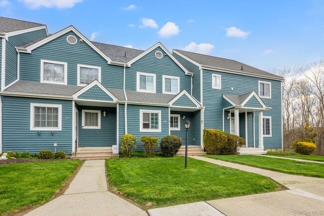 Photo - 702 Somerset Knoll