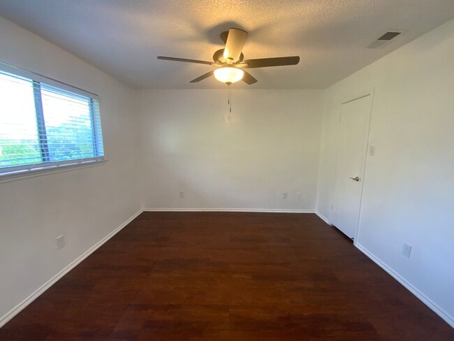 Photo - 9611 Woodvale-