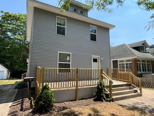 Building Photo - 427 Central Ave Rental
