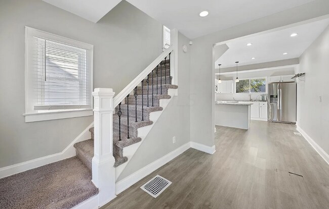 Photo - 472 Graham St