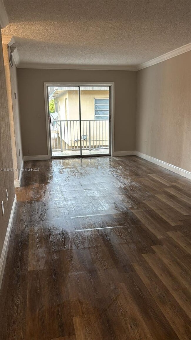 Photo - 16118 NE 21st Ave Unidad 18