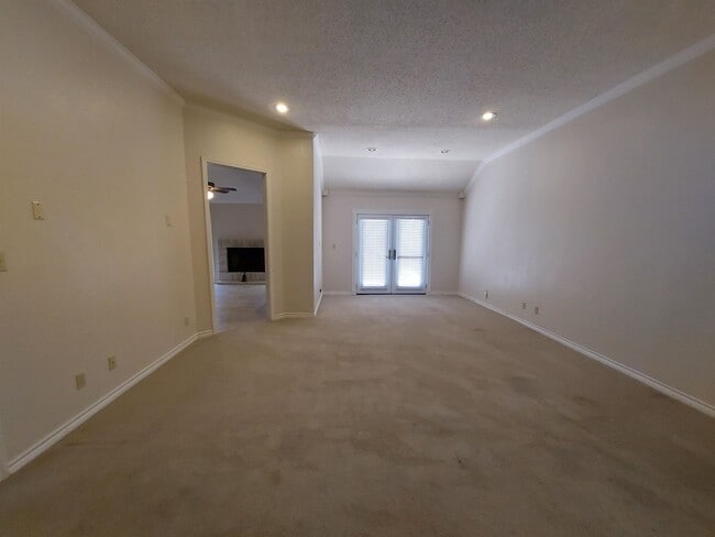 Photo - 347 Stewart St