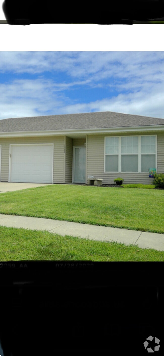 Building Photo - 2908 SE Walnut Dr Rental